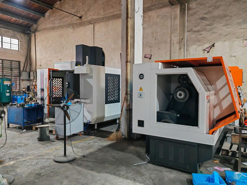 加工中心和數控車床